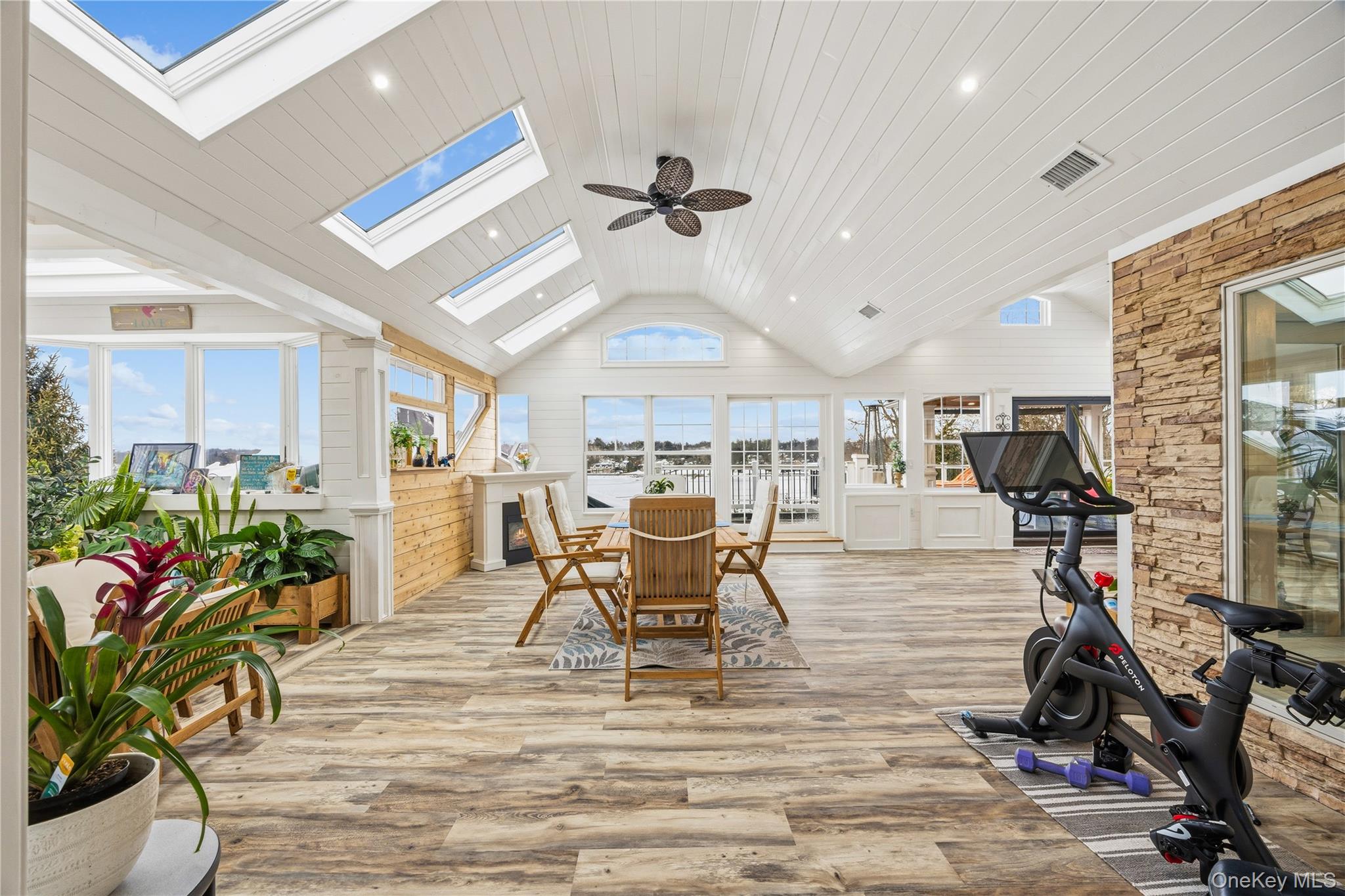 333 East Shore Road Kings Point, NY 11023 - Photo 18 of 44