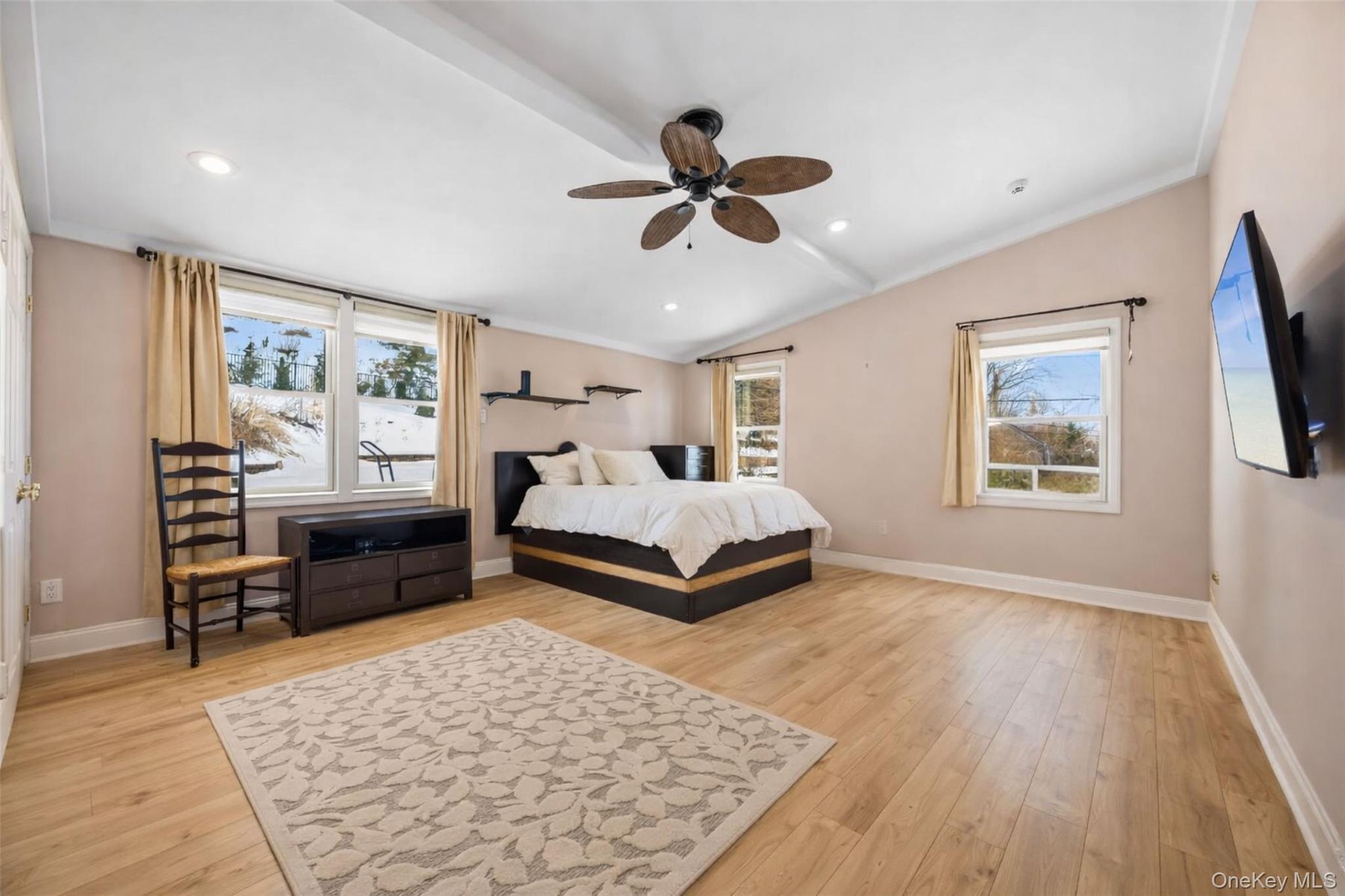 333 East Shore Road Kings Point, NY 11023 - Photo 26 of 44