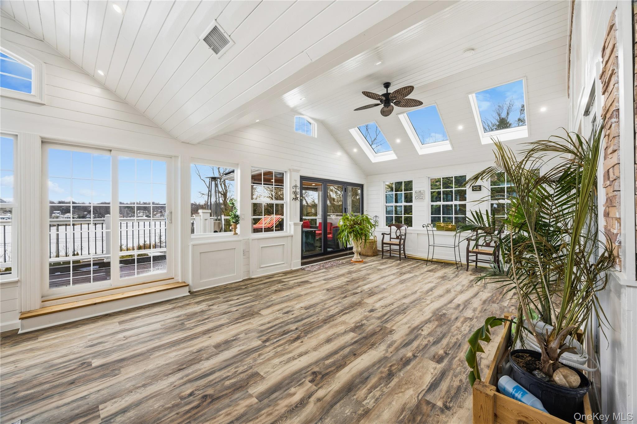 333 East Shore Road Kings Point, NY 11023 - Photo 30 of 44