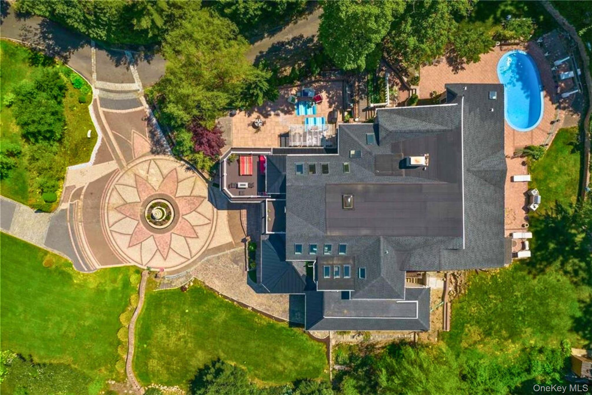 333 East Shore Road Kings Point, NY 11023 - Photo 5 of 44