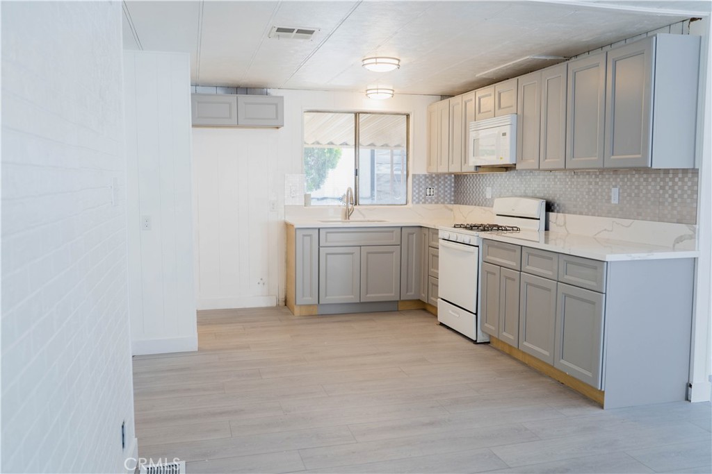 995 Pomona Road, Unit 33 Corona, CA 92882 - Photo 6 of 23