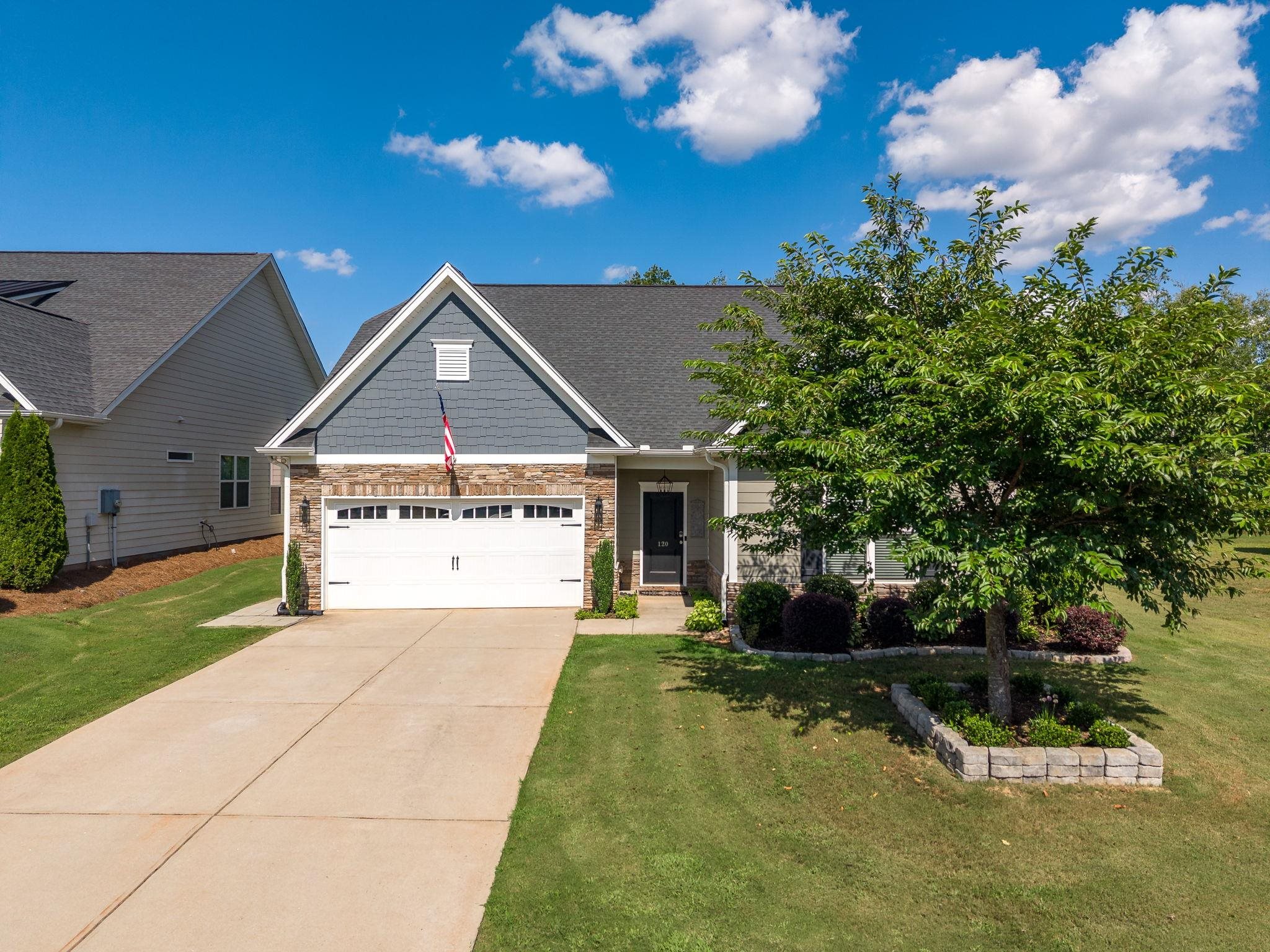 120 Broadleigh Court Boiling Springs, SC 29316 - Photo 4 of 46