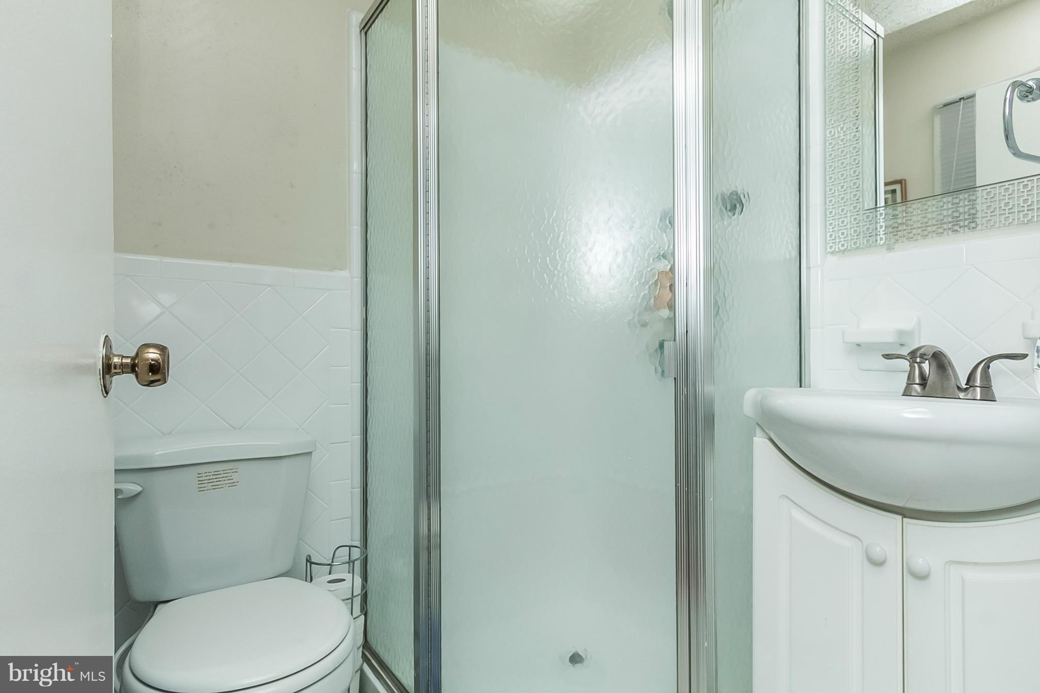 7412 Castlemoor Road Baltimore, MD 21244 - Photo 13 of 30 Bath (Master)