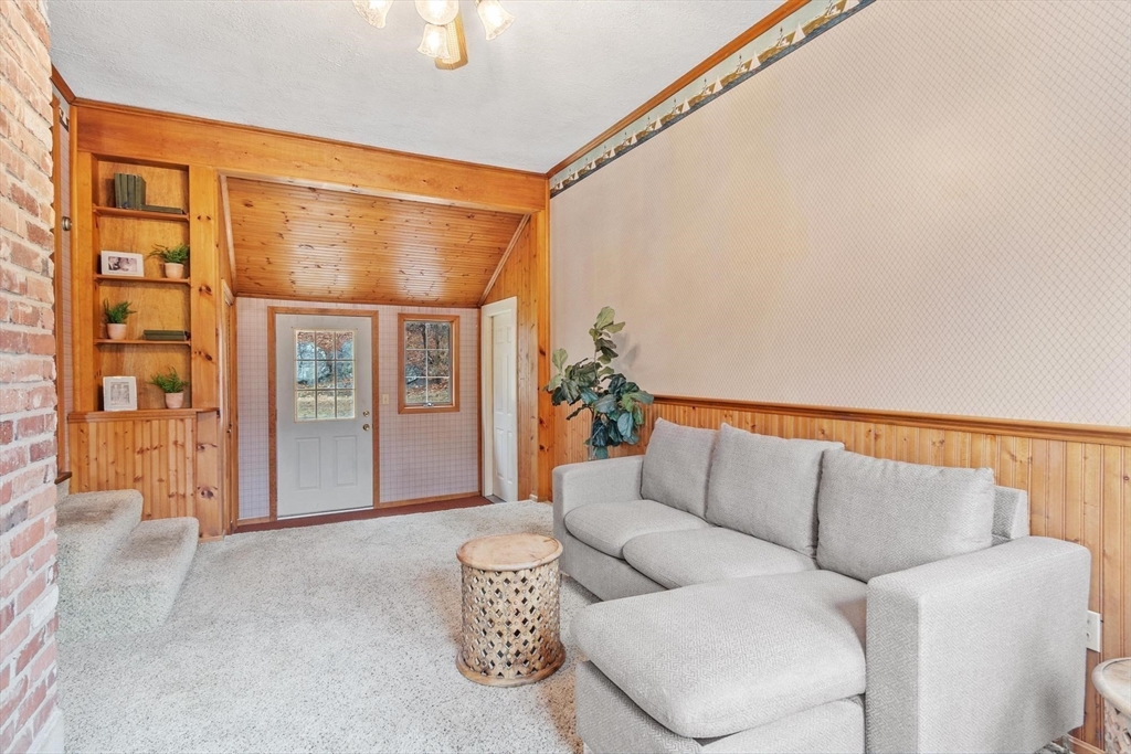 61 Beaver Road Reading, MA 01867 - Photo 20 of 39 a living room with furniture