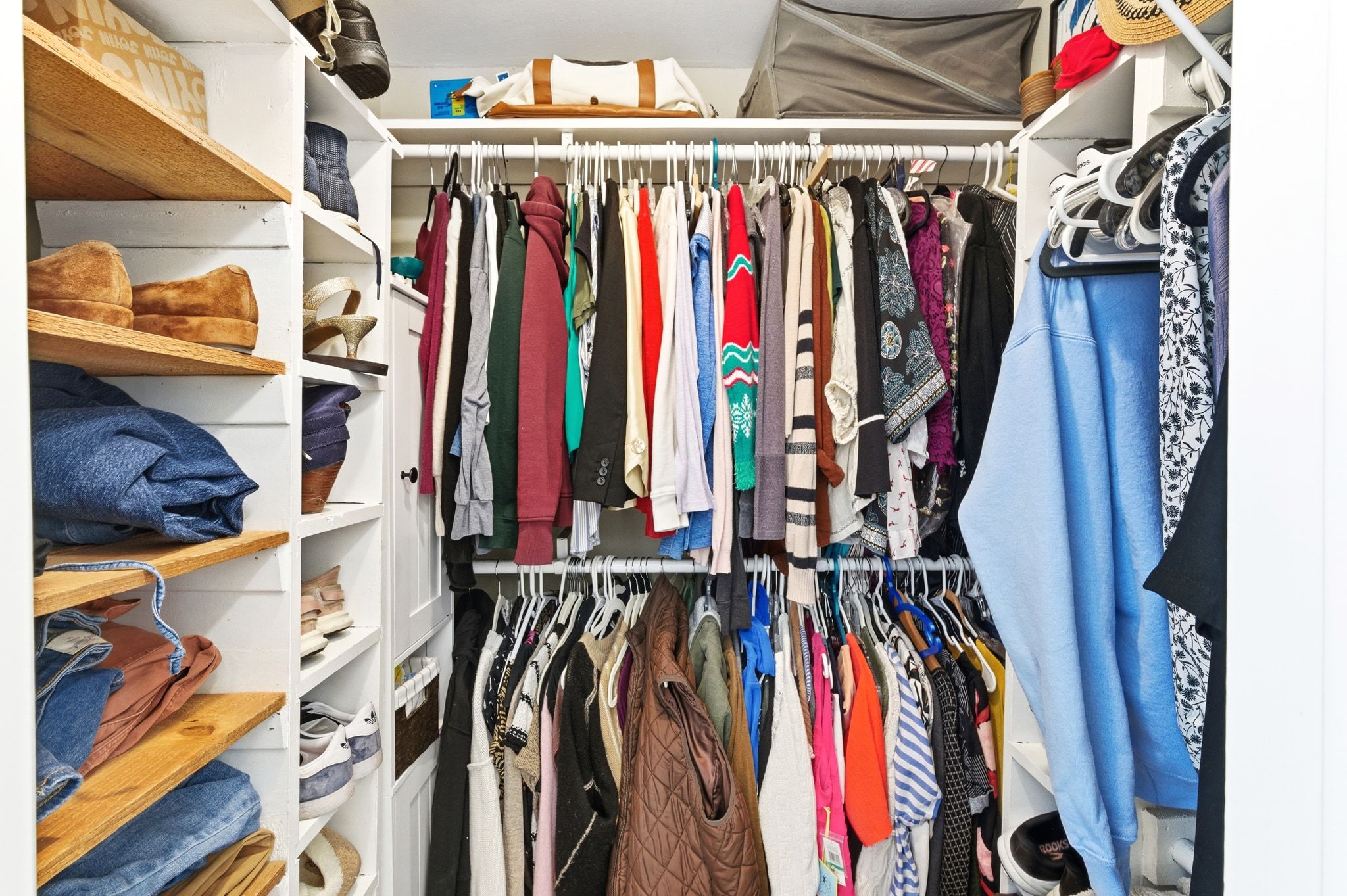 7210 Towering Oaks Drive Austin, TX 78745 - Photo 19 of 38 The walk-in closet has convenient built-ins to help you stay well organized.