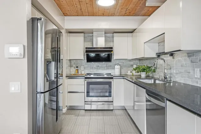 $999,999 | 715 Quetta Avenue, Unit C, Sunnyvale, CA 94087