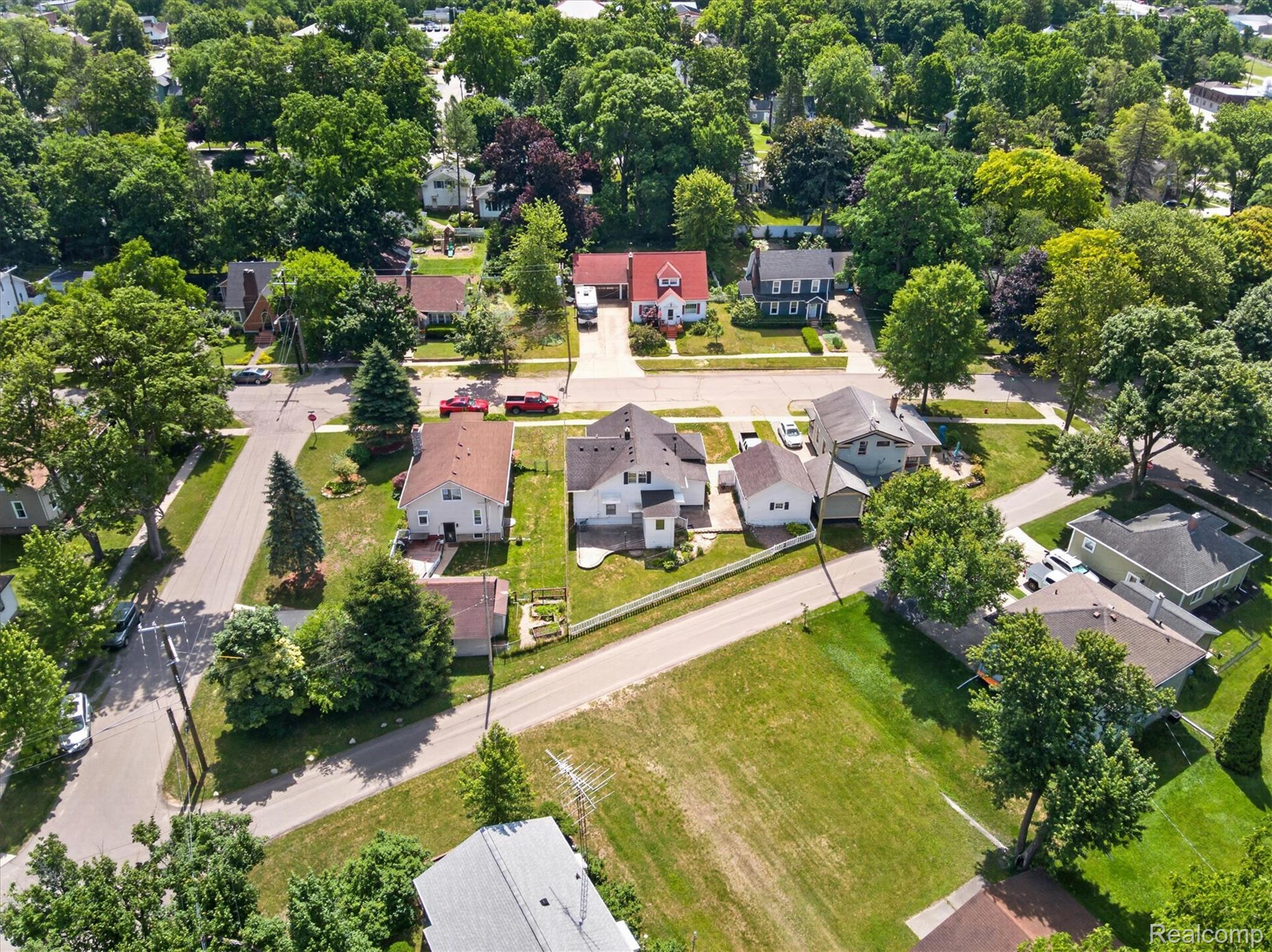 410 South Center Street Howell, MI 48843 - Photo 39 of 47 47-410-S-Center-St-Howell-MI-48843-WindowStill.jpg