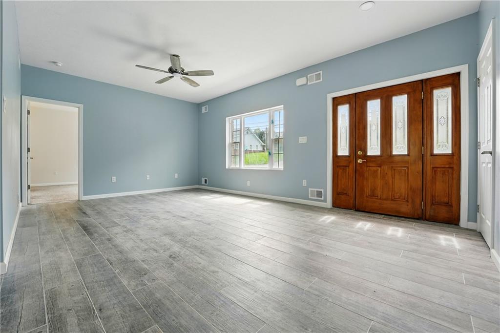 958 Cliff Mine Road Coraopolis, PA 15108 - Photo 2 of 29