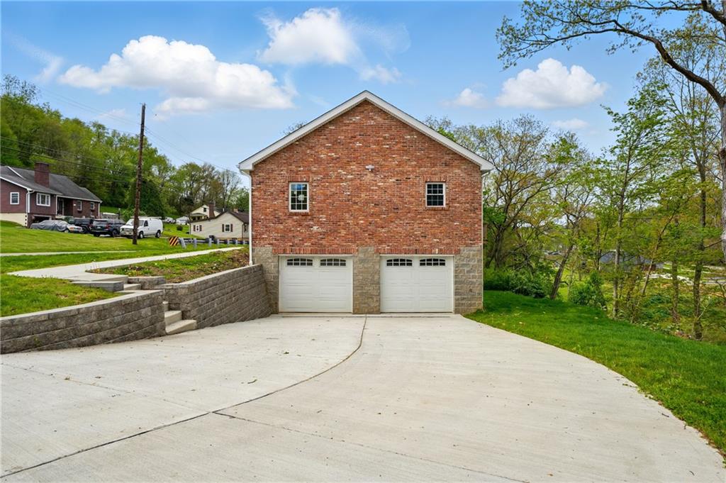 958 Cliff Mine Road Coraopolis, PA 15108 - Photo 24 of 29 2 car garage