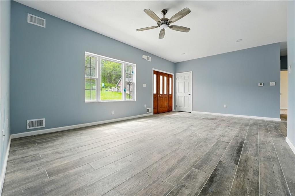 958 Cliff Mine Road Coraopolis, PA 15108 - Photo 4 of 29