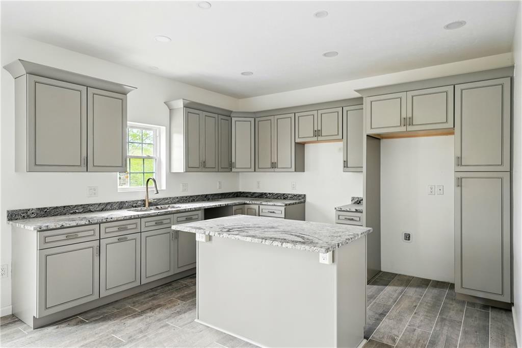 958 Cliff Mine Road Coraopolis, PA 15108 - Photo 6 of 29