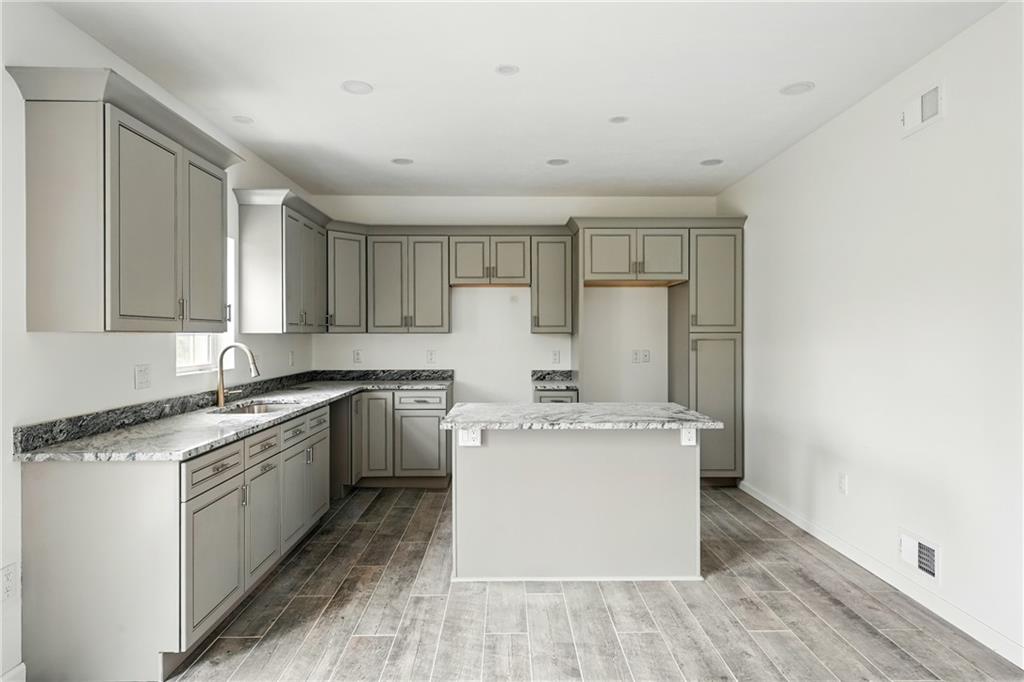 958 Cliff Mine Road Coraopolis, PA 15108 - Photo 7 of 29