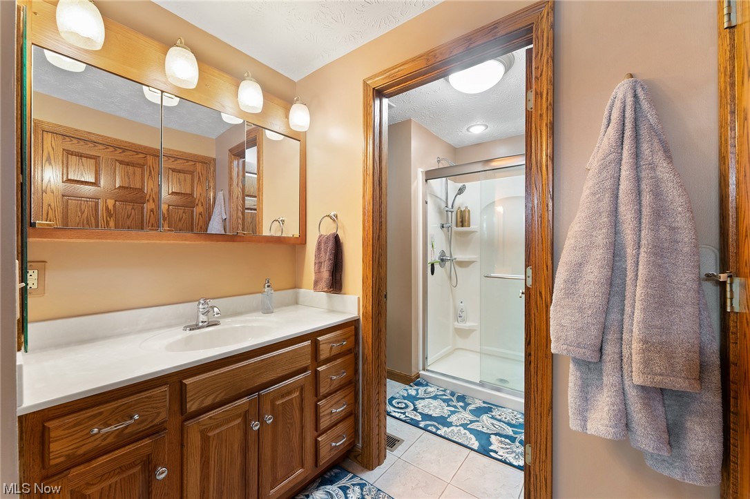 5717 Phillips Rice Road Cortland, OH 44410 - Photo 17 of 34 Gallery Image 17