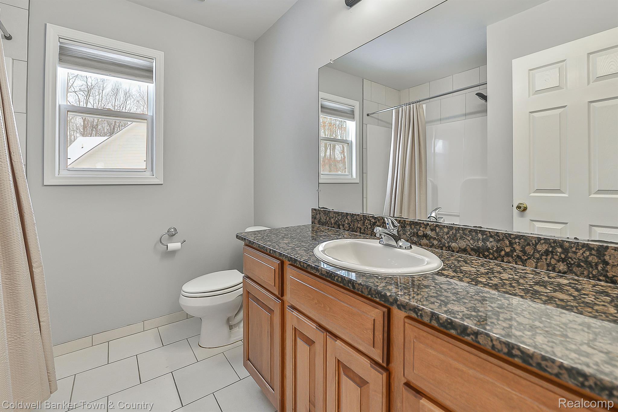 289 Crystal Howell, MI 48843 - Photo 32 of 41 Full bath