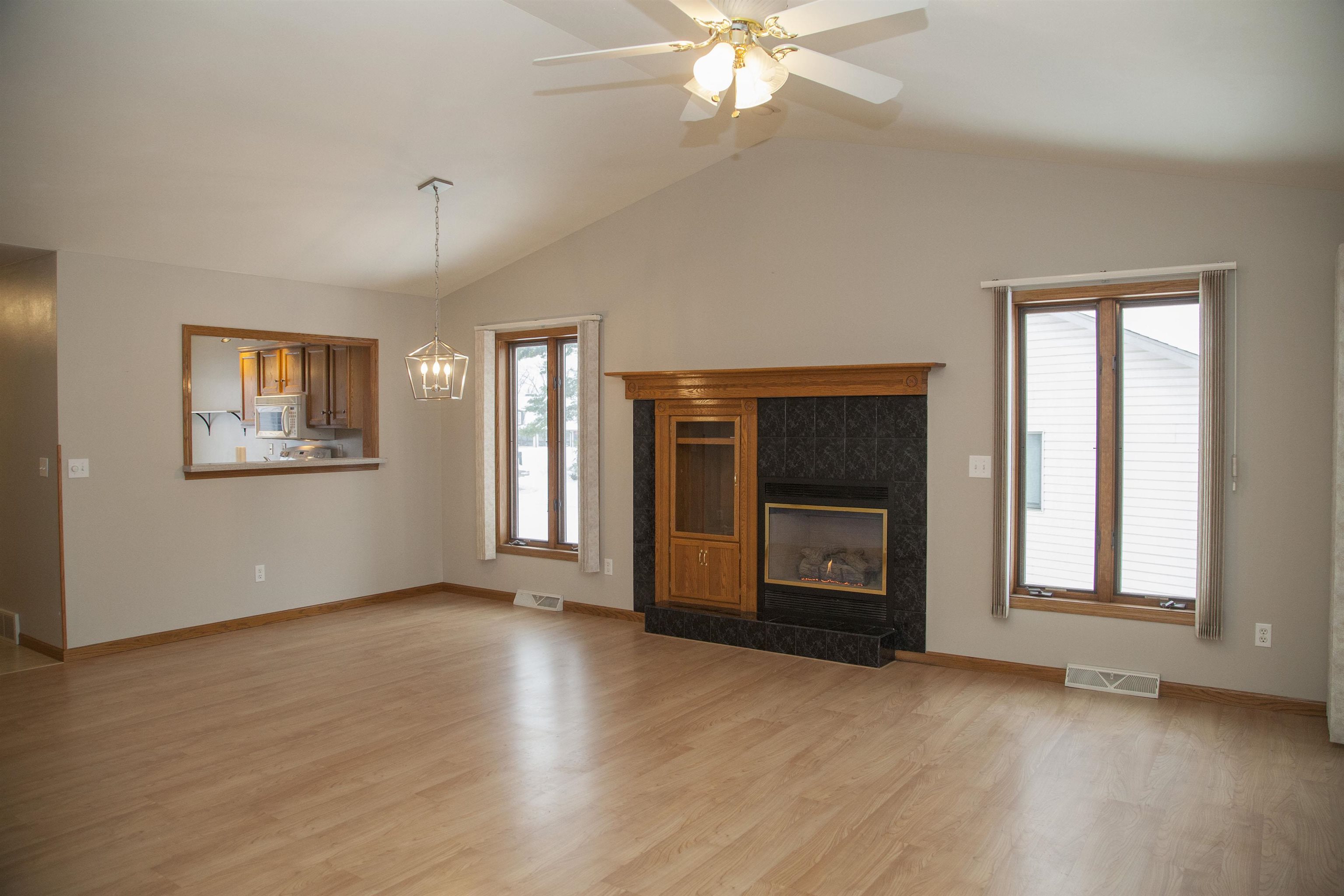 1045 Saddle Ridge Portage, WI 53901 - Photo 8 of 38