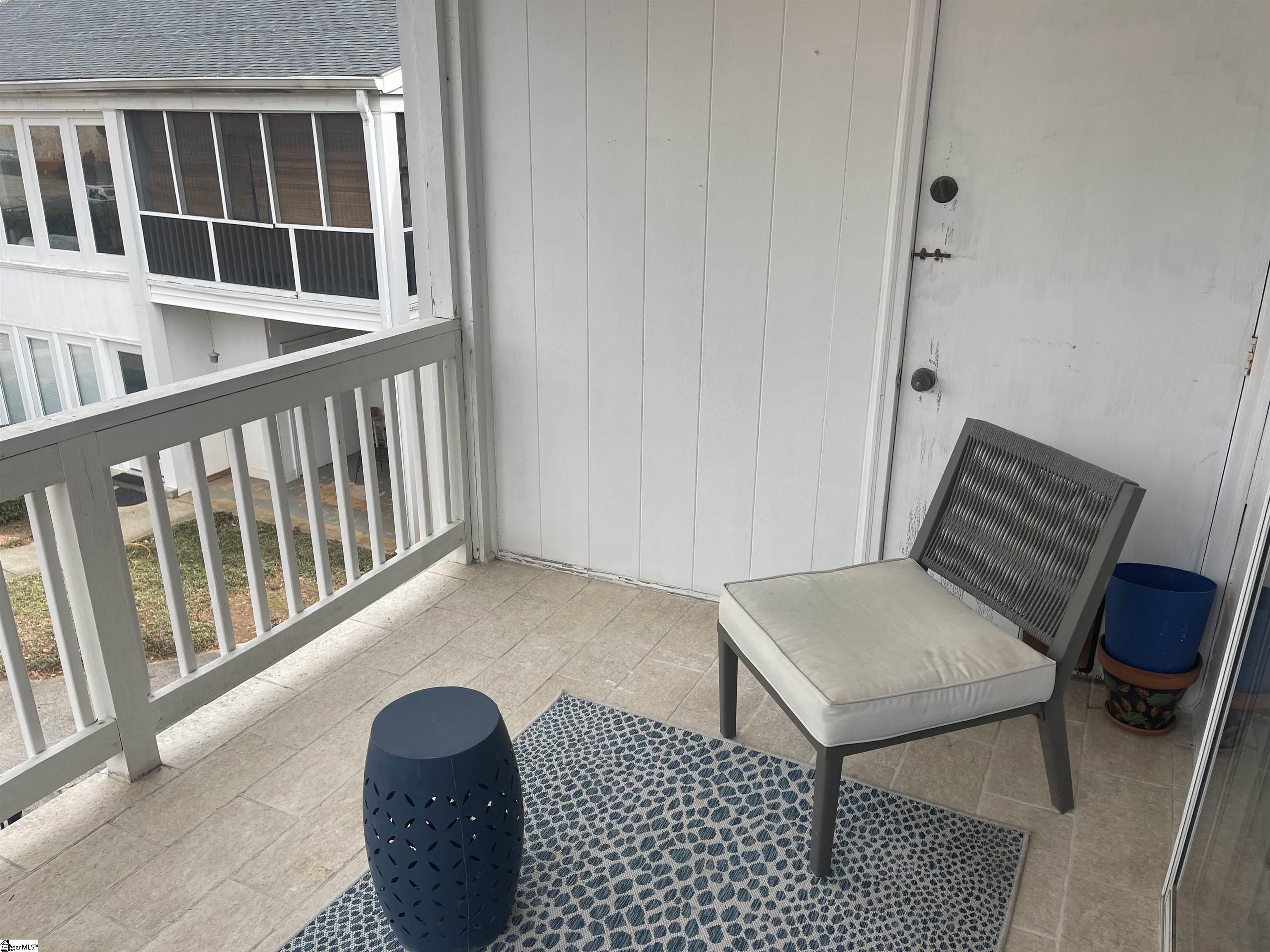 925 Cleveland Street, Unit 70 Greenville, SC 29601 - Photo 6 of 20 Step down into the common space!