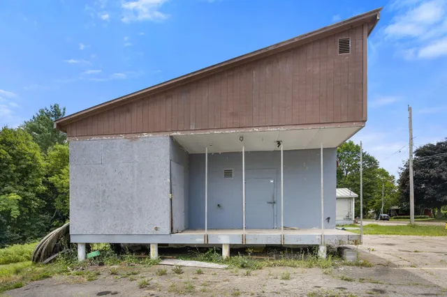 $199,000 | 47 Bray Avenue, Fairfield, ME 04937