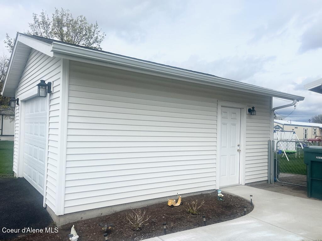 2233 West Merlyn Way Post Falls, ID 83854 - Photo 3 of 15 IMG_4071