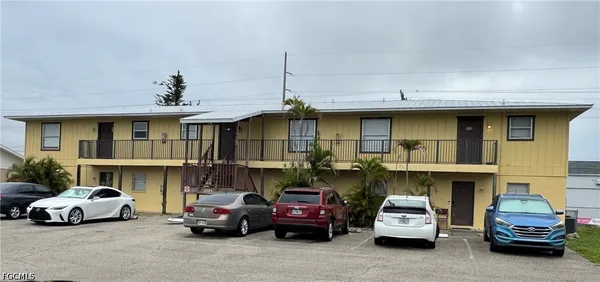 $1,295 | 3325 Southeast 15th Place, Unit 202, Cape Coral, FL 33904