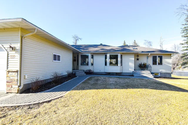 $469,000 | 1217 Taft Street East, Thief River Falls, MN 56701