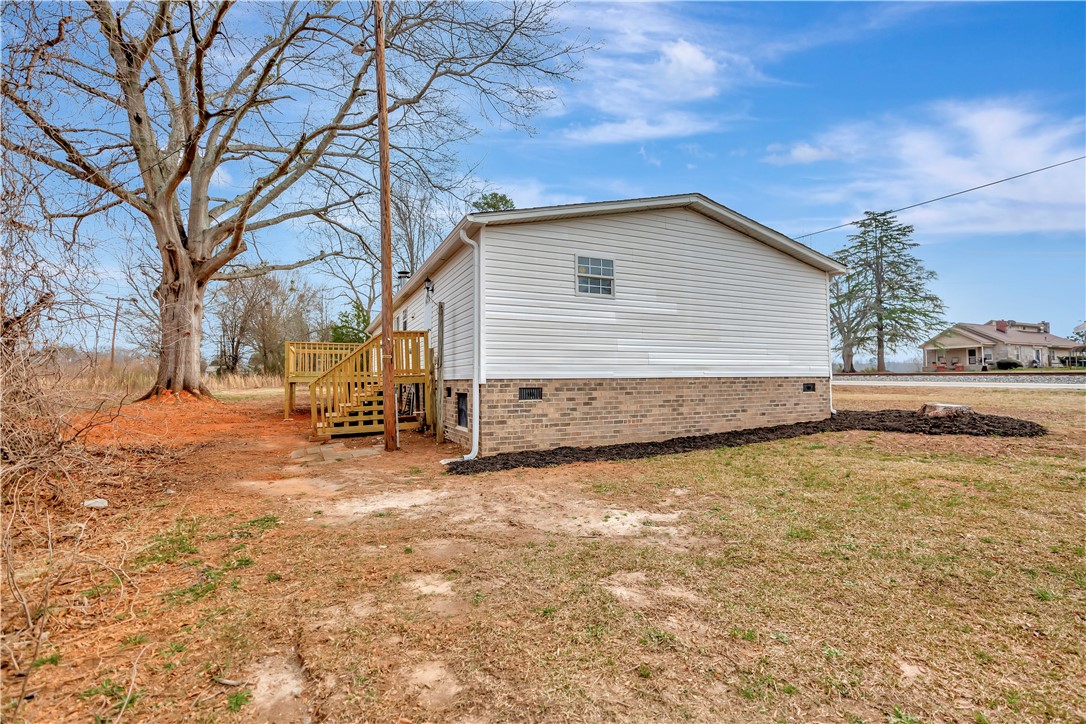 819 Blue Ridge Avenue Belton, SC 29627 - Photo 4 of 34