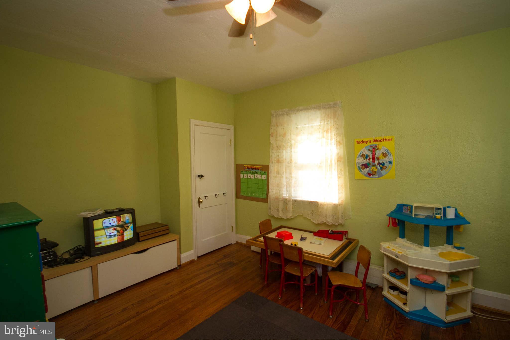 14 Cedarwood Road Catonsville, MD 21228 - Photo 10 of 21 Family Room