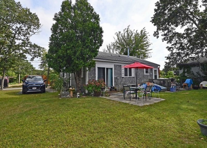 45 Holt Road Bourne, MA 02532 - Photo 3 of 29
