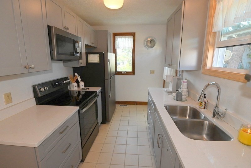 45 Holt Road Bourne, MA 02532 - Photo 9 of 29