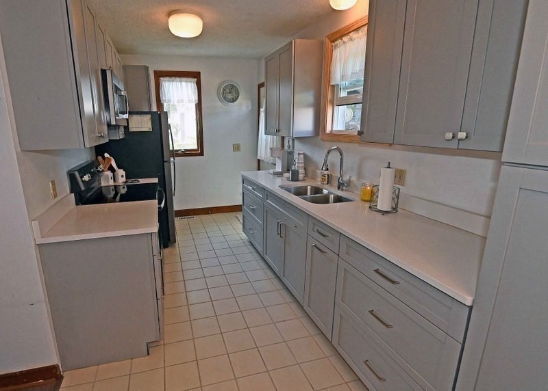 45 Holt Road Bourne, MA 02532 - Photo 10 of 29