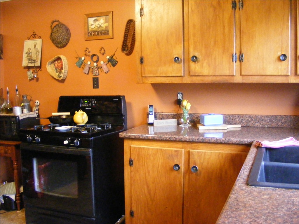 2 Walnut Street Athol, MA 01331 - Photo 4 of 26 Gallery Image 4