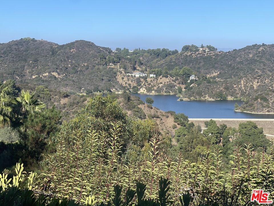 1743 Stone Canyon Road Los Angeles, CA 90077 - Photo 28 of 28 a view of a yard with a mountain