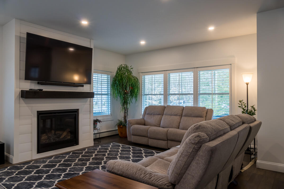 33 Eastfield Drive Gray, ME 04039 - Photo 17 of 65 13-Living room (2 of 4)