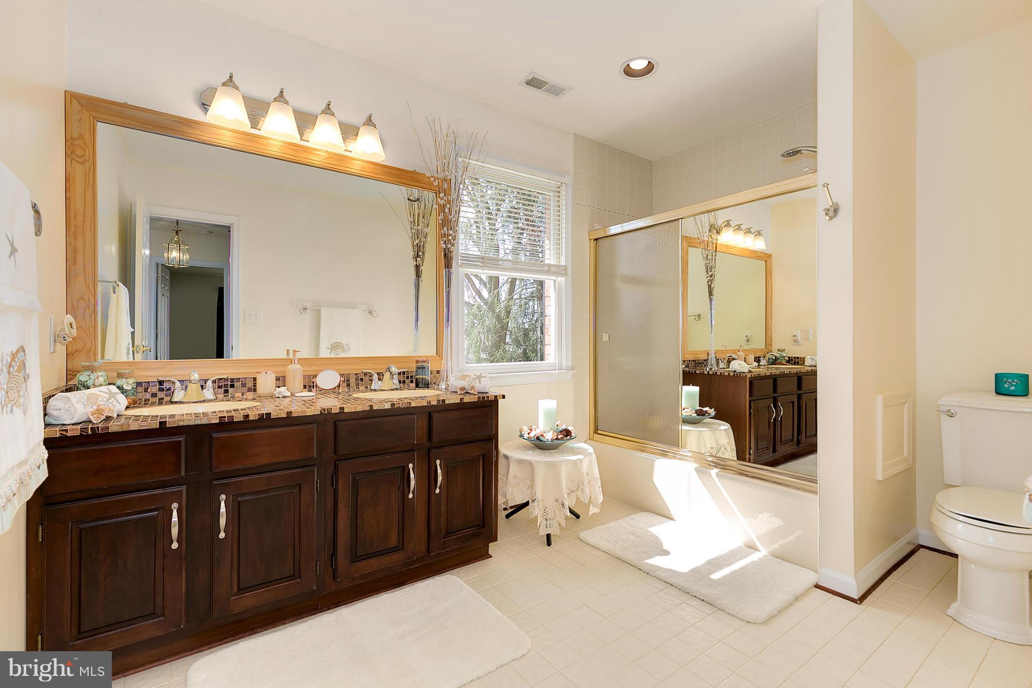 9825 Glen Road Potomac, MD 20854 - Photo 18 of 30 Bath