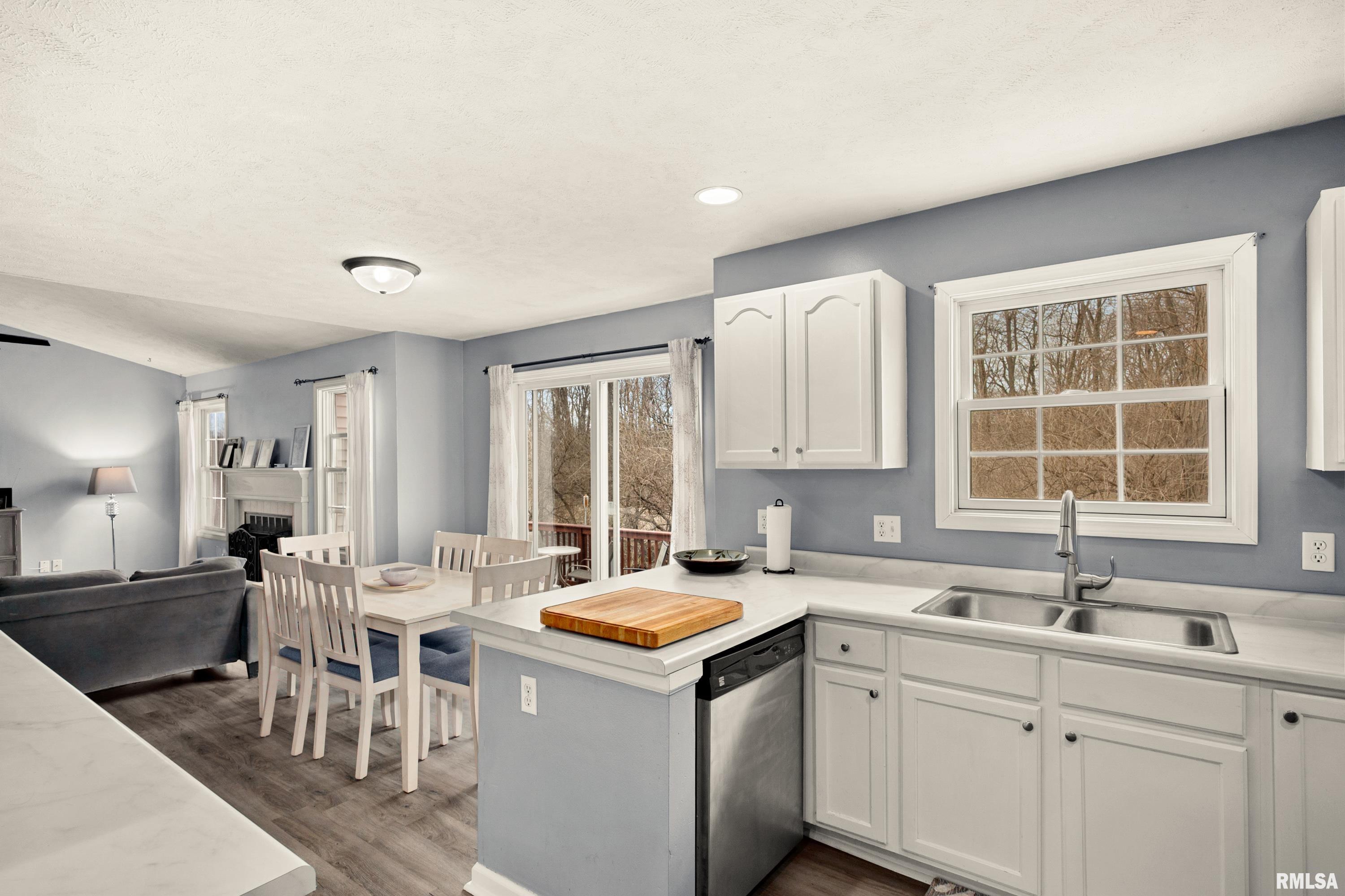1950 English Oak Washington, IL 61571 - Photo 13 of 50