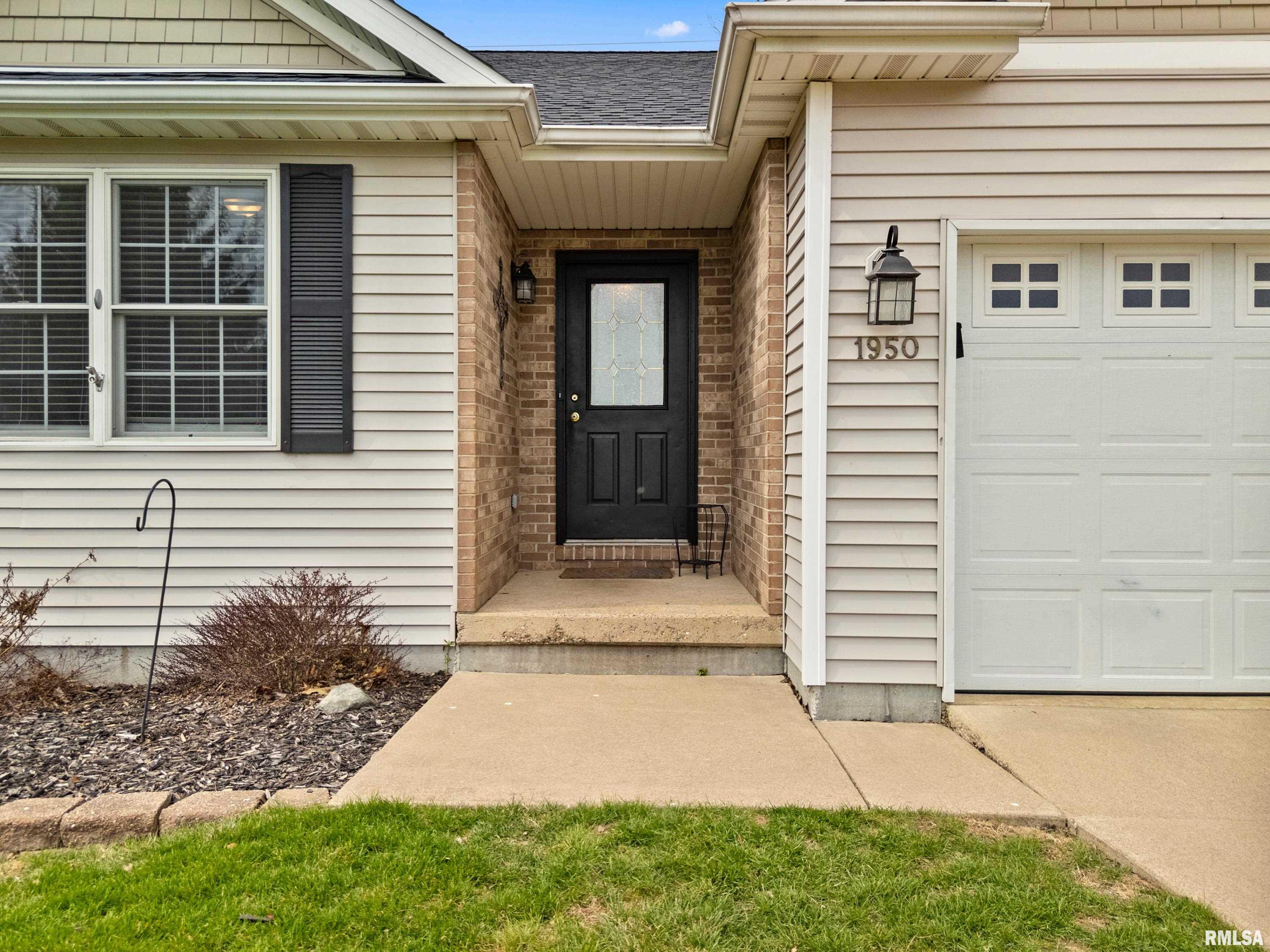 1950 English Oak Washington, IL 61571 - Photo 4 of 50