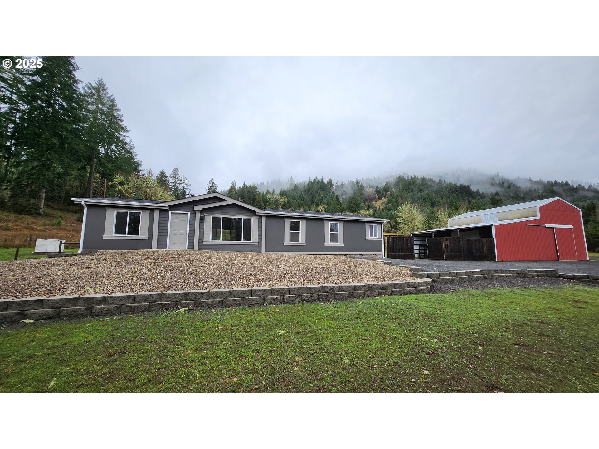 6288 Hayhurst Road Yoncalla, OR 97499 - Photo 3 of 38 Gallery Image 3