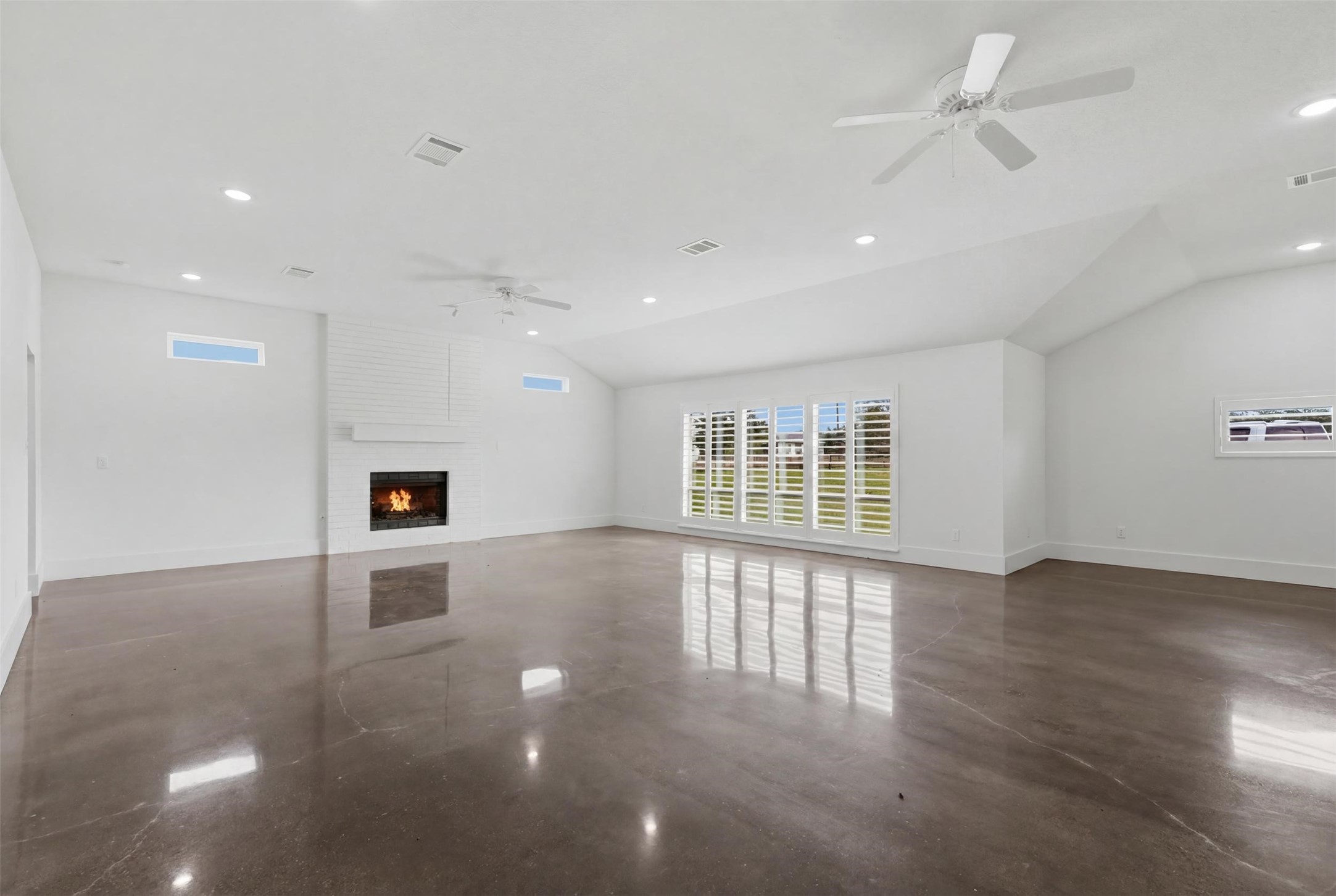 1589 County Road 252 Anderson, TX 77830 - Photo 13 of 50 a view of livingroom with hardwood floor and ceiling fan