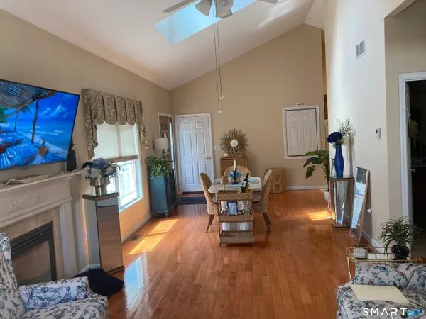 $229,900 | 4 Park Avenue, Unit 1, Wolcott, CT 06716