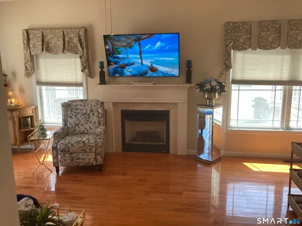 $229,900 | 4 Park Avenue, Unit 1, Wolcott, CT 06716