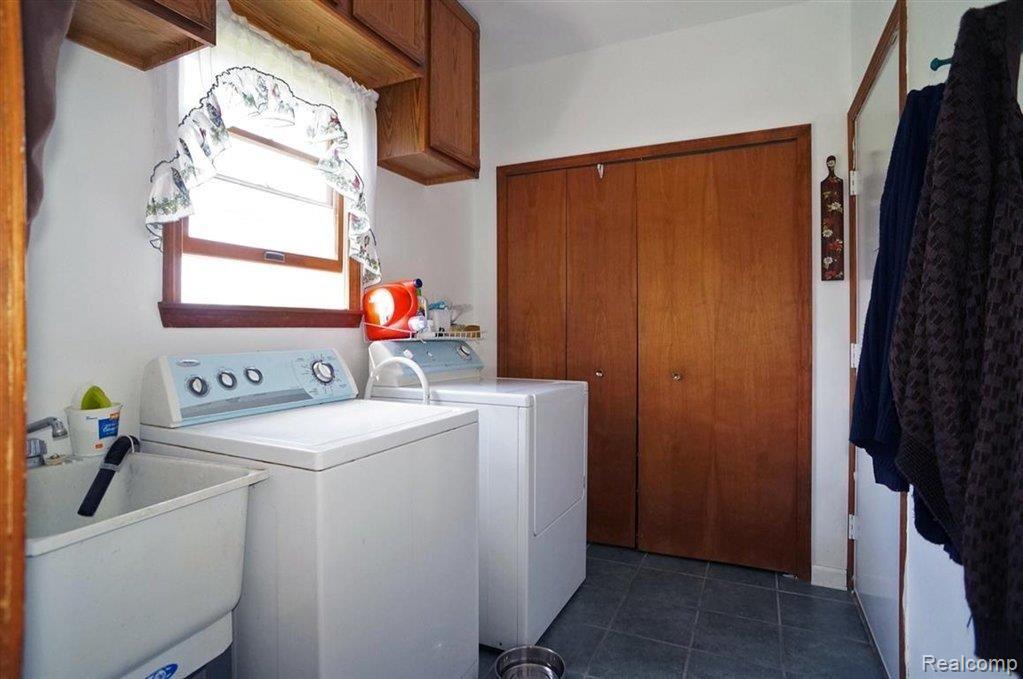 12188 Hibner Road Hartland, MI 48353 - Photo 20 of 25 Seperate laundry room