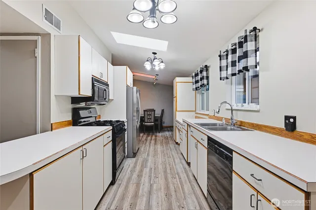 $689,000 | 11090 25th Avenue Southwest, Seattle, WA 98146