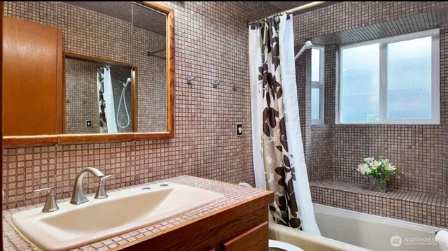 $689,000 | 11090 25th Avenue Southwest, Seattle, WA 98146