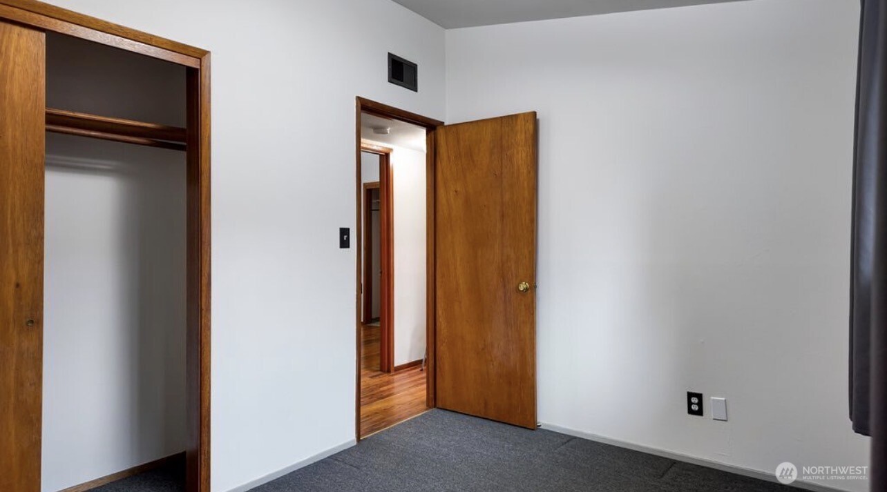 11090 25th Avenue Southwest Seattle, WA 98146 - Photo 24 of 38 a view of walk in closet