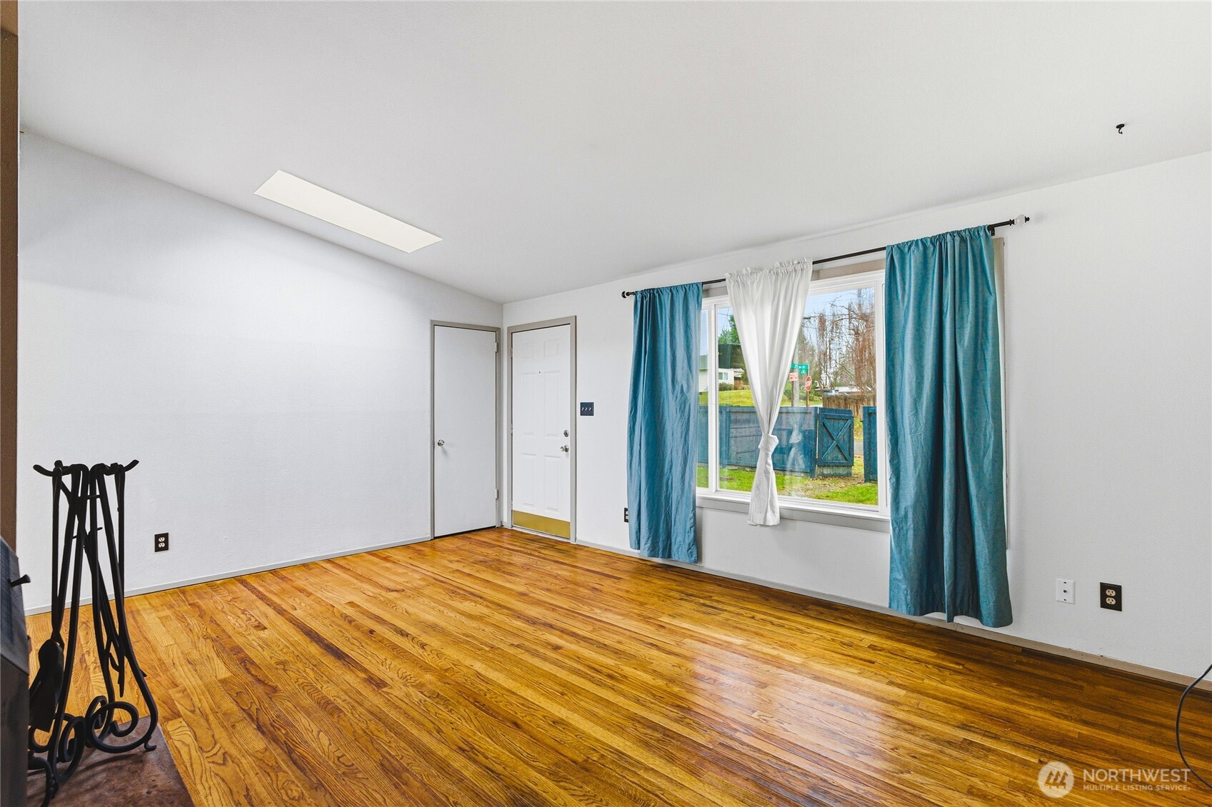 11090 25th Avenue Southwest Seattle, WA 98146 - Photo 4 of 38 a bedroom with a bed and a window