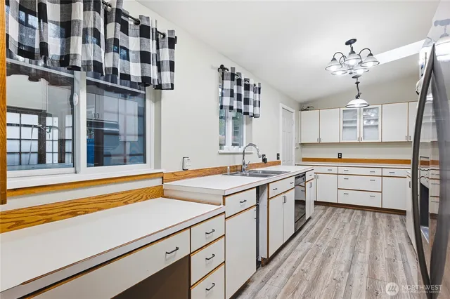 $689,000 | 11090 25th Avenue Southwest, Seattle, WA 98146