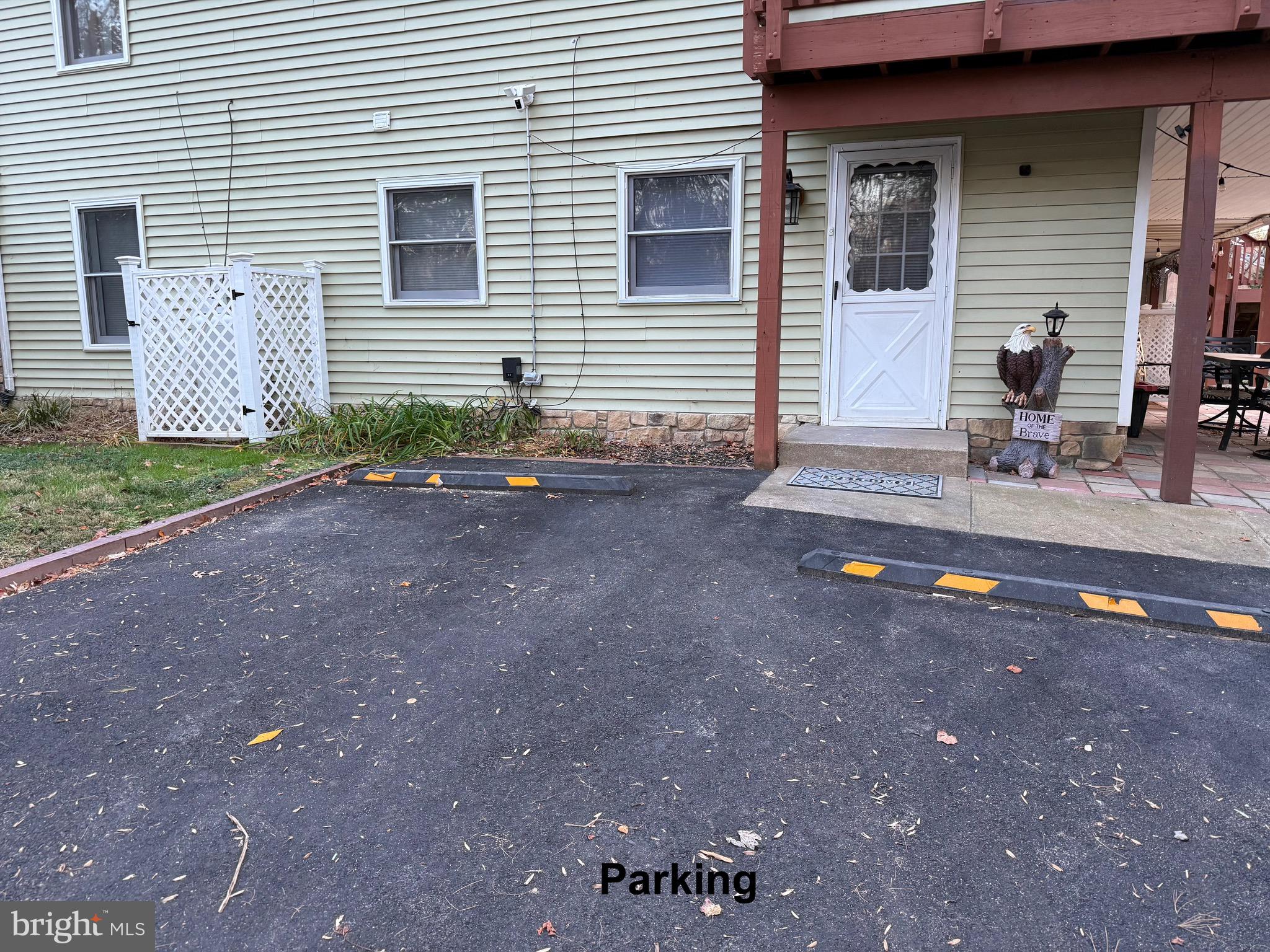 Entry door - 2 Parking spaces assigned