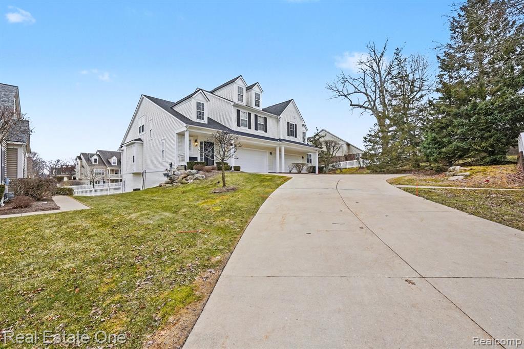 686 West Bluff Court, Unit 23 Rochester Hills, MI 48307 - Photo 2 of 43