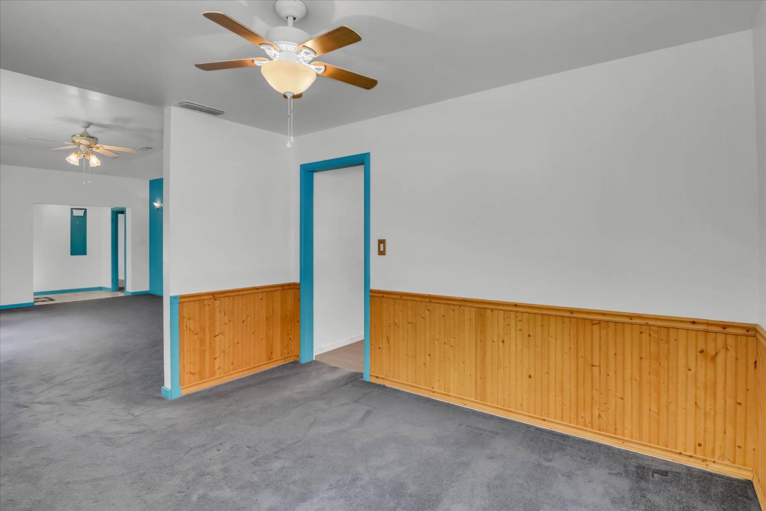 39640 South River Road Clarksburg, CA 95612 - Photo 9 of 25 an empty room with a ceiling fan and a window