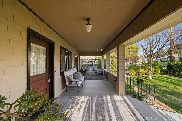a view of a house with backyard porch and wooden floor