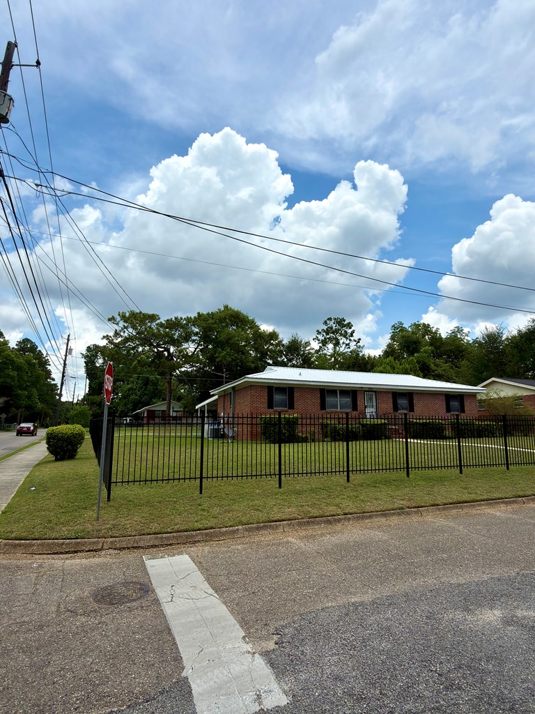 1001 Dutch Street Dothan, AL 36301 - Photo 3 of 17